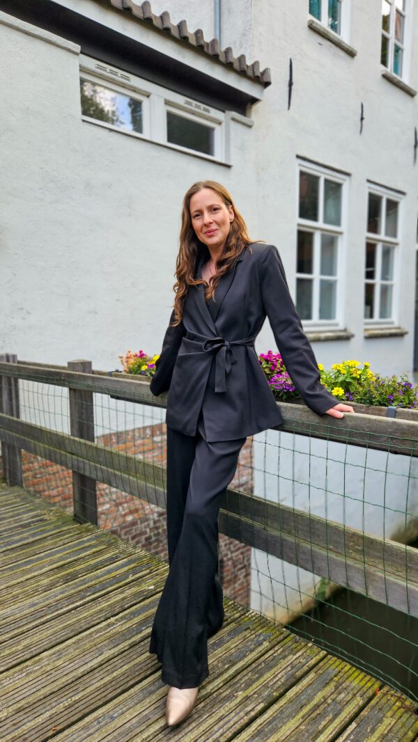 VIVOGA wikkel blazer – zwart